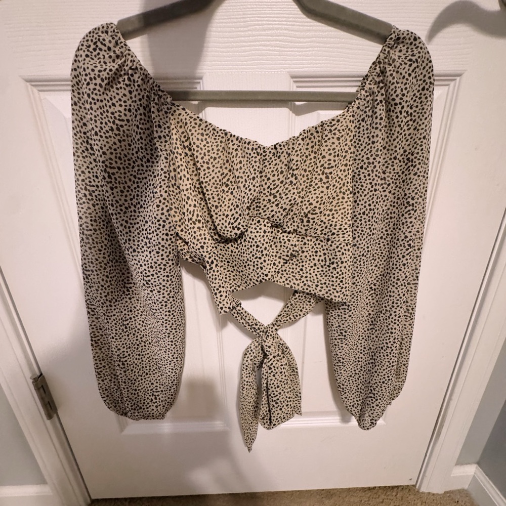 Women's cheetah print cropped long sleeve ties in back